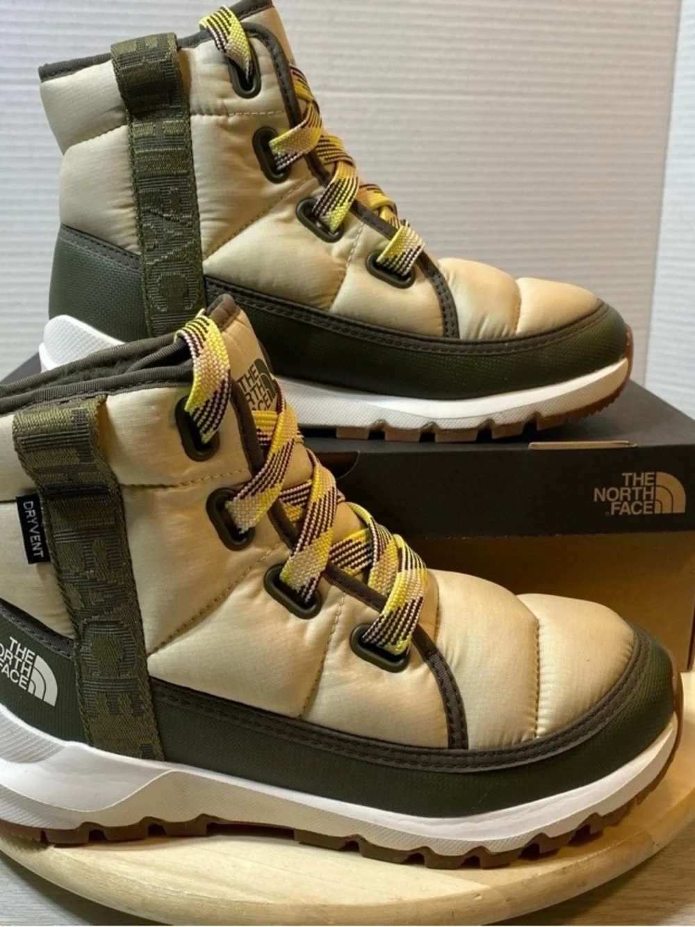 Women’s The North Face ThermoBall Eco Faux Fur Waterproof Winter Boots Size 10